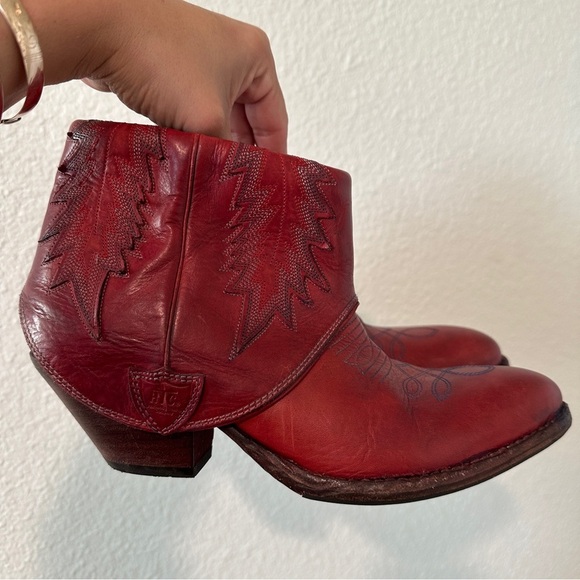 HTC Hollywood Trading Company Folded Cowboy Ankle Boots in Burgundy Sz 37 / 7 US - Picture 6 of 15